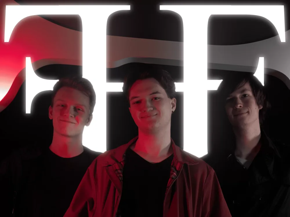 Gruppenportrait des funeralhomefilms-Teams, die Filmemacher stehen gemeinsam und lächeln in die Kamera.